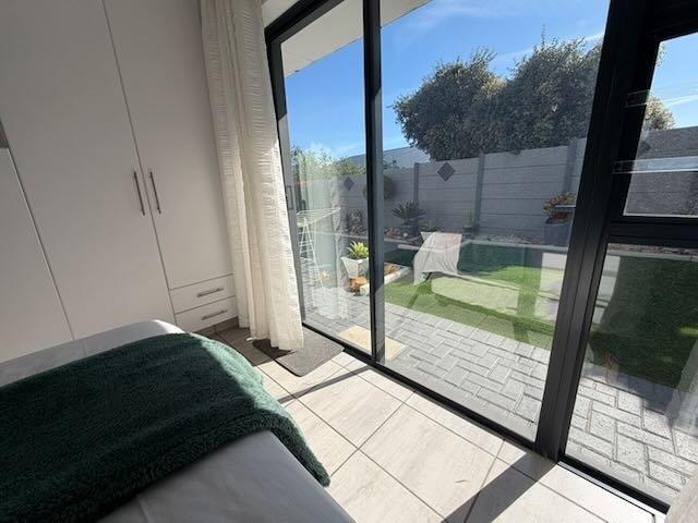 5 Bedroom Property for Sale in Reebok Western Cape